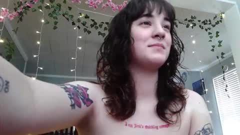 Snapshot of angelalice555 chatting on May 26, 10:17 pm angelalice555 online show from May 26, 10:17 pm