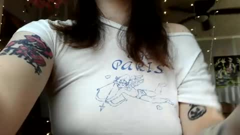 Snapshot of angelalice555 chatting on June 17, 6:53 pm angelalice555 online show from June 17, 6:53 pm