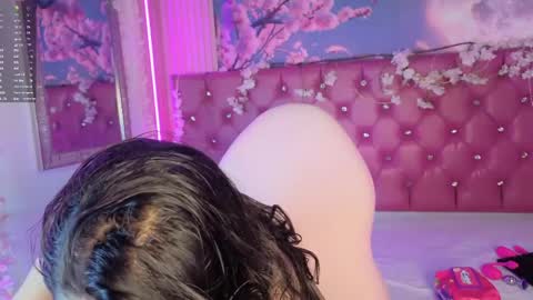 Snapshot of angelasexx_1 chatting on June 1, 7:59 pm Angela online show from June 1, 7:59 pm