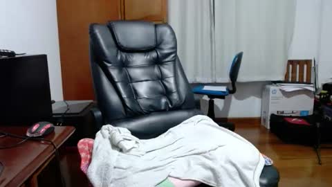 angelbuttslut online show from April 3, 8:45 am