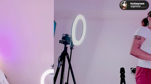 angel online show from March 18, 8:17 am