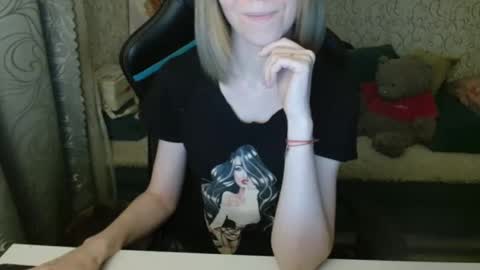 Snapshot of angelcute32 chatting on October 9, 3:32 pm AngelCute32 online show from October 9, 3:32 pm