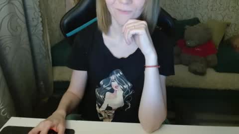 Snapshot of angelcute32 chatting on October 18, 3:13 pm AngelCute32 online show from October 18, 3:13 pm