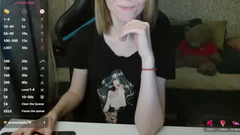 Snapshot of angelcute32 chatting on October 19, 2:29 pm AngelCute32 online show from October 19, 2:29 pm