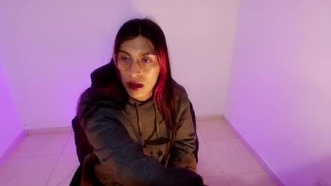 angele online show from April 21, 7:39 pm