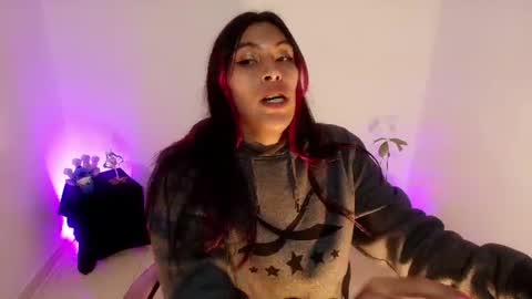 Snapshot of angele_johnson chatting on June 9, 10:10 pm angele online show from June 9, 10:10 pm