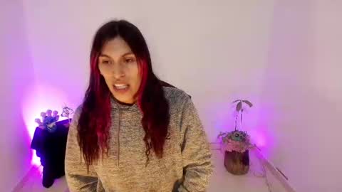 Snapshot of angele_johnson chatting on June 11, 8:51 pm angele online show from June 11, 8:51 pm