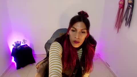 Snapshot of angele_johnson chatting on June 16, 7:38 pm angele online show from June 16, 7:38 pm
