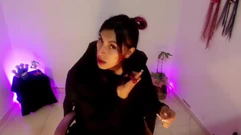Snapshot of angele_johnson chatting on June 18, 6:23 pm angele online show from June 18, 6:23 pm