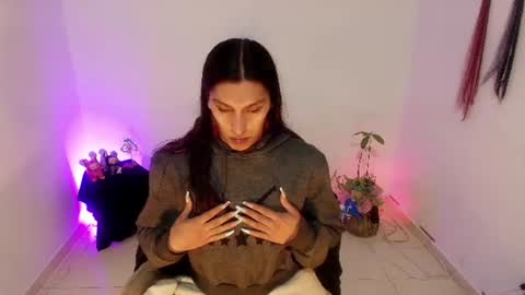 Snapshot of angele_johnson chatting on June 29, 2:18 am angele online show from June 29, 2:18 am