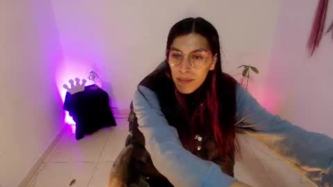 Snapshot of angele_johnson chatting on June 29, 5:02 pm angele online show from June 29, 5:02 pm