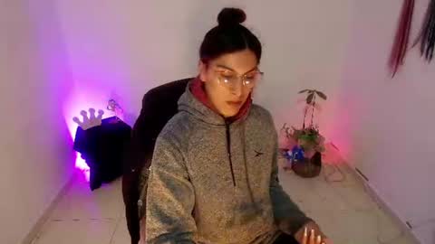 Snapshot of angele_johnson chatting on July 2, 6:14 pm angele online show from July 2, 6:14 pm