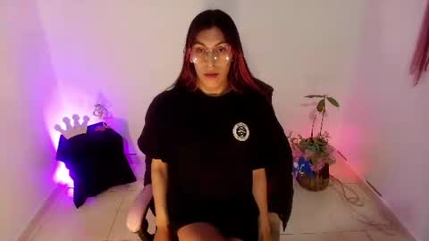 Snapshot of angele_johnson chatting on July 13, 6:11 pm angele online show from July 13, 6:11 pm