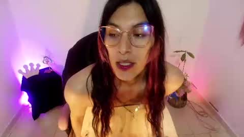 Snapshot of angele_johnson chatting on July 14, 6:24 pm angele online show from July 14, 6:24 pm