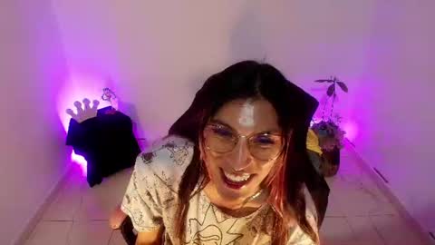 Snapshot of angele_johnson chatting on July 29, 6:17 pm angele online show from July 29, 6:17 pm