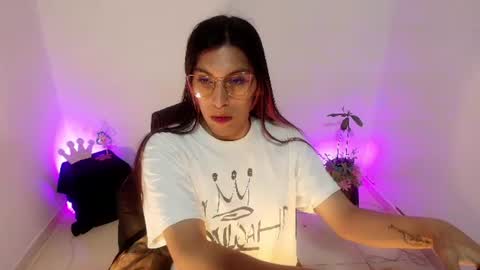 Snapshot of angele_johnson chatting on August 2, 7:12 pm angele online show from August 2, 7:12 pm