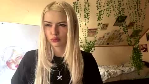 Snapshot of angelesgropper chatting on April 16, 9:10 am Lena online show from April 16, 9:10 am