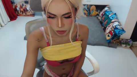 DIVINE ANGEL online show from November 13, 12:20 am