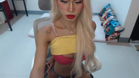 DIVINE ANGEL online show from January 31, 11:58 pm