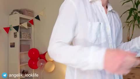 Snapshot of angelic_look chatting on February 17, 4:31 am Daniel online show from February 17, 4:31 am