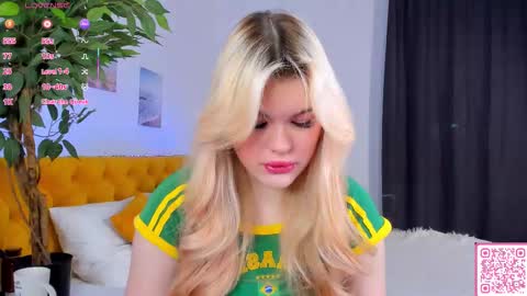 Snapshot of angelic_pricess chatting on March 21, 1:21 am Emma online show from March 21, 1:21 am