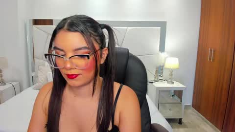 Snapshot of angelica_moon1 chatting on May 20, 8:15 pm Angelica Moon online show from May 20, 8:15 pm