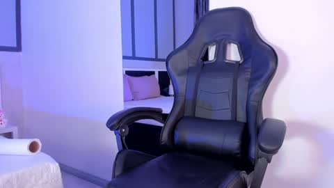 U can call me Angel online show from December 16, 8:48 pm