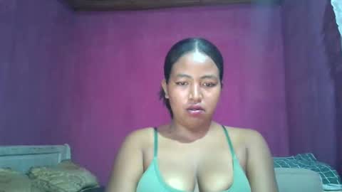 Snapshot of angelice33 chatting on February 18, 6:31 am angelice33 online show from February 18, 6:31 am