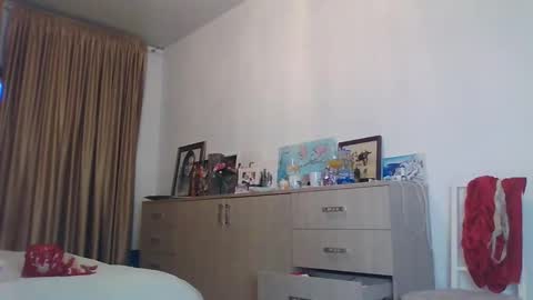 angelicfenix online show from March 18, 3:37 pm