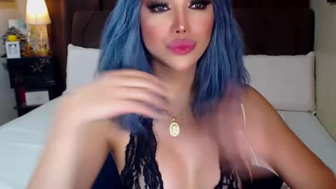 Snapshot of angelicqueents chatting on January 18, 11:32 am MS. AMALIA online show from January 18, 11:32 am