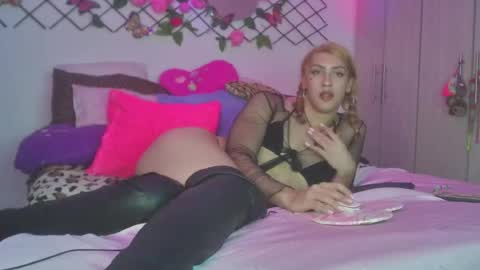 Snapshot of angelicuntyxxx chatting on March 24, 9:36 am ANGELICUNTYXXX online show from March 24, 9:36 am