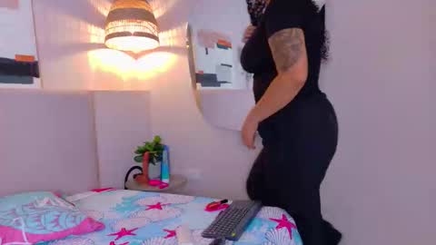 Snapshot of angeliinhell chatting on February 20, 11:22 am Angel iin hell online show from February 20, 11:22 am