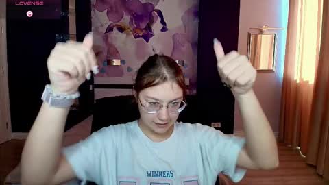 AngelinaLow online show from October 21, 11:33 am