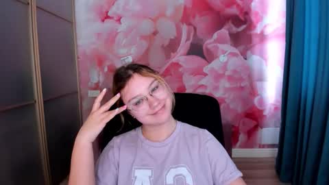 AngelinaLow online show from March 6, 1:18 pm