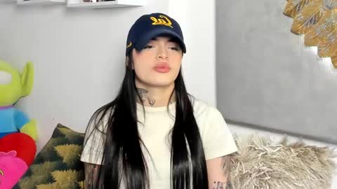 Angeline Smith  online show from December 17, 6:35 am