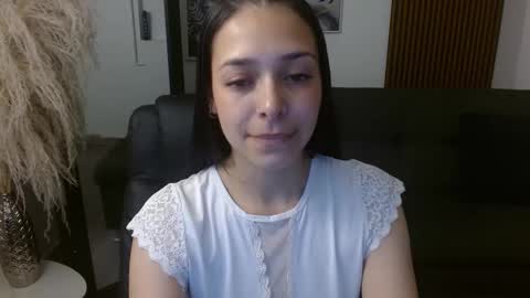 Snapshot of angeline_davies chatting on February 21, 12:28 pm angeline_davies online show from February 21, 12:28 pm