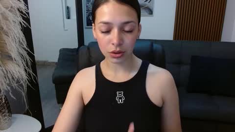 Snapshot of angeline_davies chatting on February 26, 12:14 pm angeline_davies online show from February 26, 12:14 pm