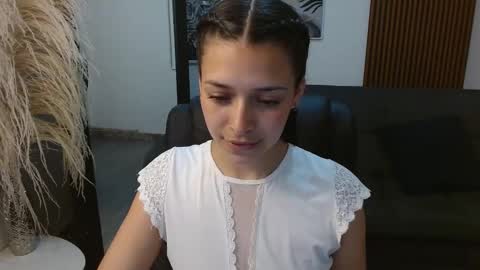 Snapshot of angeline_davies chatting on March 3, 3:09 pm angeline_davies online show from March 3, 3:09 pm