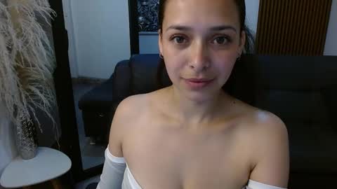 Snapshot of angeline_davies chatting on March 6, 2:29 pm angeline_davies online show from March 6, 2:29 pm