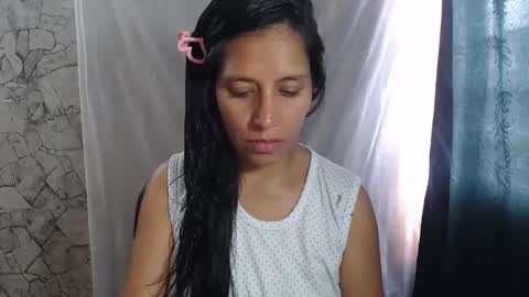Snapshot of angelitaa_hot chatting on October 8, 5:54 pm angela online show from October 8, 5:54 pm