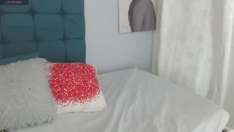 Snapshot of angelitawild_ chatting on February 4, 12:19 am angel online show from February 4, 12:19 am