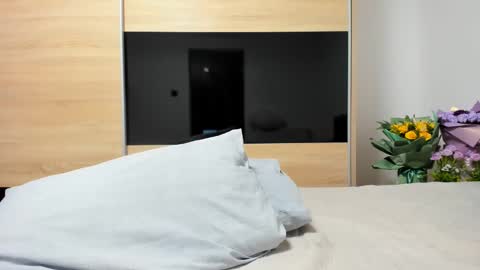 KrystyYo online show from February 12, 7:23 am