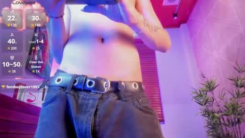 Snapshot of angell__dustt chatting on October 3, 4:31 am Angell Dust online show from October 3, 4:31 am