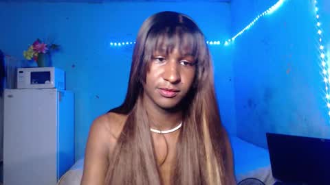 Snapshot of angell_dustt chatting on October 22, 2:01 am Danielle online show from October 22, 2:01 am
