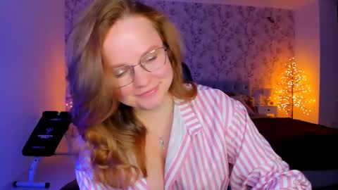 angellarud online show from February 26, 7:35 pm