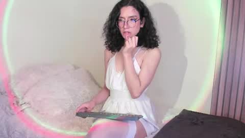 Snapshot of angellike_doll chatting on July 19, 10:13 pm Angellike online show from July 19, 10:13 pm