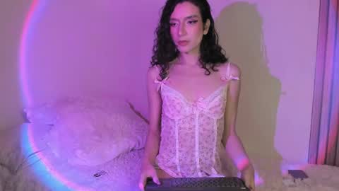 Snapshot of angellike_doll chatting on July 25, 11:19 am Angellike online show from July 25, 11:19 am