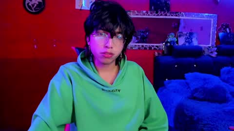 Snapshot of angellonfire chatting on December 12, 7:52 am Angel online show from December 12, 7:52 am