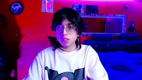 Snapshot of angellonfire chatting on January 29, 10:11 pm Angel online show from January 29, 10:11 pm