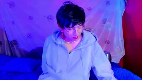 Snapshot of angellonfire chatting on February 16, 9:15 am Angel online show from February 16, 9:15 am